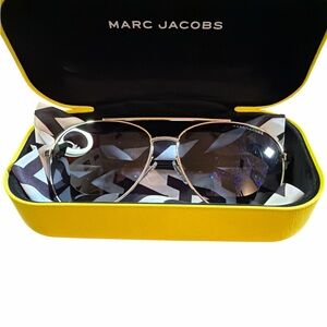 Marc Jacobs Aviator Sunglasses with Gold Frame and Black Gradient Lenses